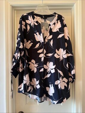 NWT Lane Bryant No Peek Floral Blouse 26/28 Plus Size Long Sleeve Navy Pink